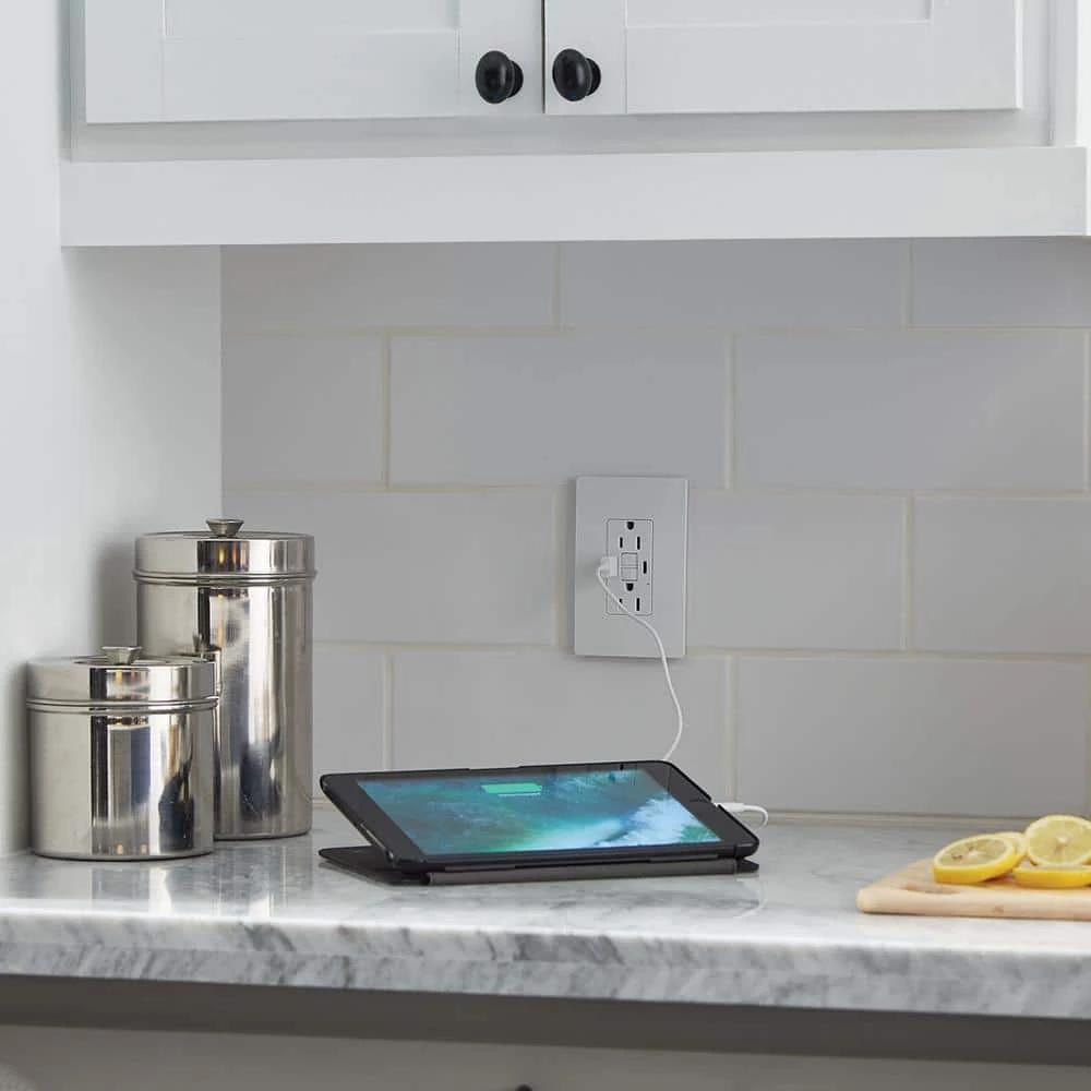 Legrand Radiant 15 Amp 125-Volt Tamper Resistant Self-Test GFCI Duplex Outlet with Type A/C USB, White 4 Legrand Radiant 15 Amp 125-Volt Tamper Resistant Self-Test GFCI Duplex Outlet with Type A/C USB, White - Image 4