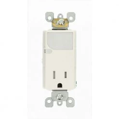 Leviton Decora 15 Amp Combination Single Outlet with LED Sensor Guide Light, White